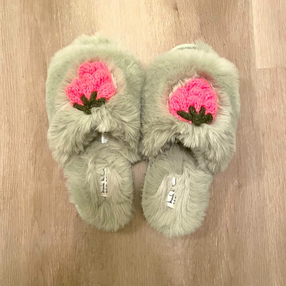 Very cute Nicole Miller slippers - Picture 1 of 10